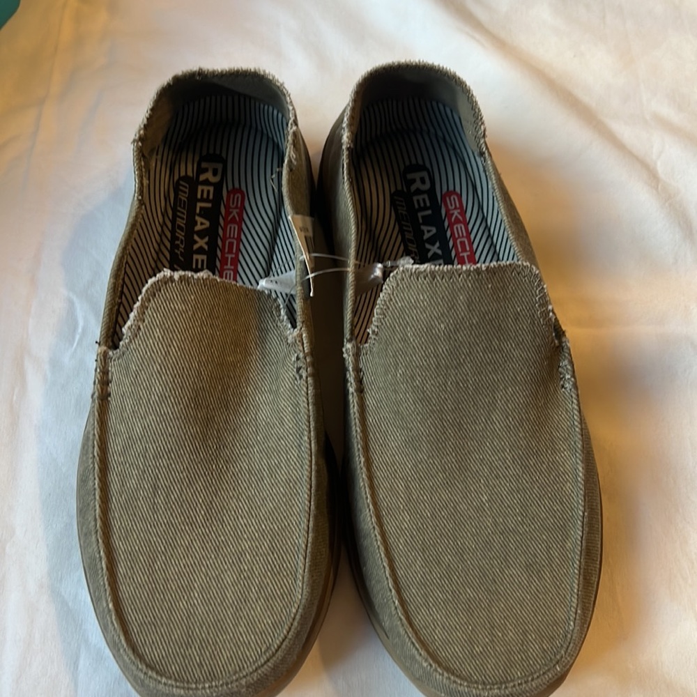 Men’s Sketcher’s Loafer Size 8 Taupe Superior Relaxed Fit Memory Foam Comfy NWT - Picture 3 of 7